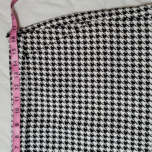 FOREVER 21 Printed Mini skirt L NWOT❤ black/white - Picture 3 of 7